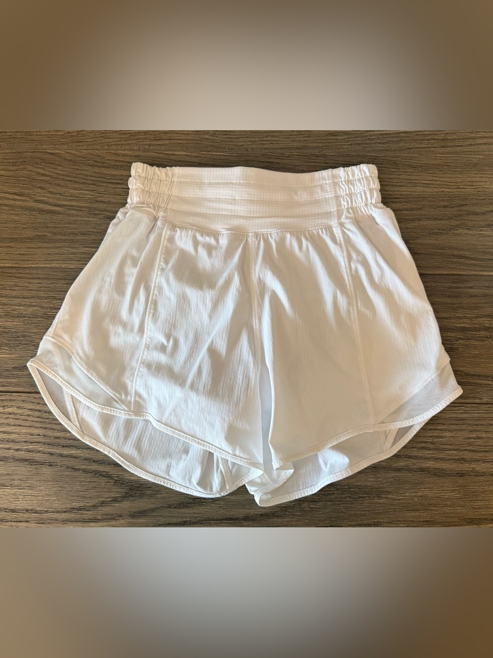 Lululemon Women’s White HR Hotty Hot Shorts 4” - Size 0